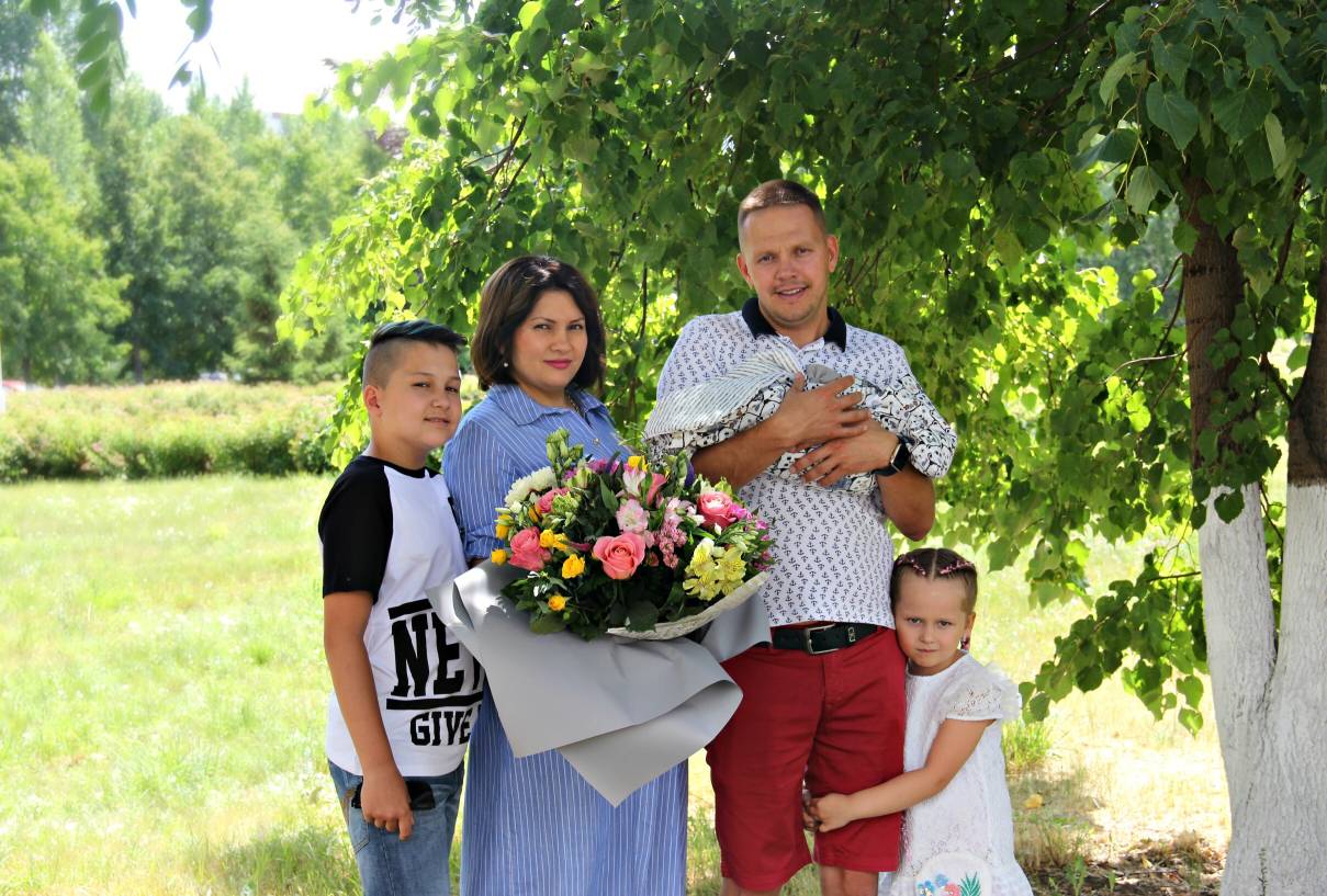 Поздравляем семью Шарафутдиновых с рождением сына!